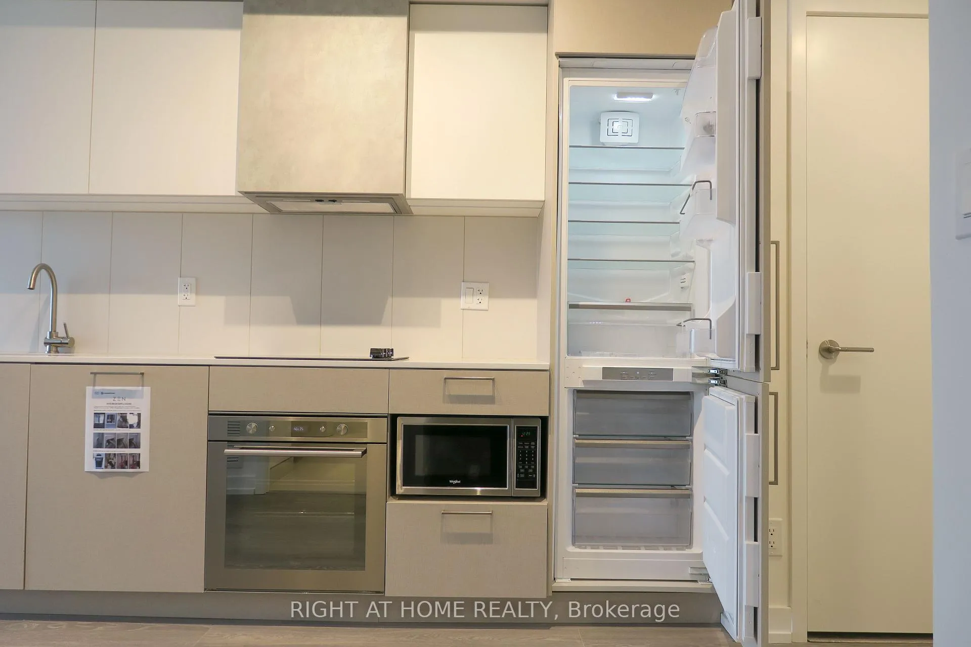 Photo 5 of Unit 821, 19 Western Battery Road, Toronto, Niagara — HOMEH