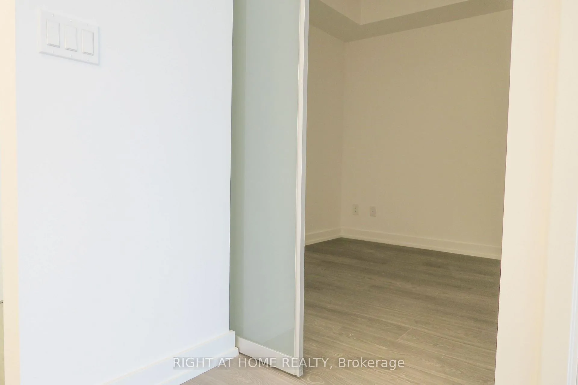 Photo 7 of Unit 821, 19 Western Battery Road, Toronto, Niagara — HOMEH