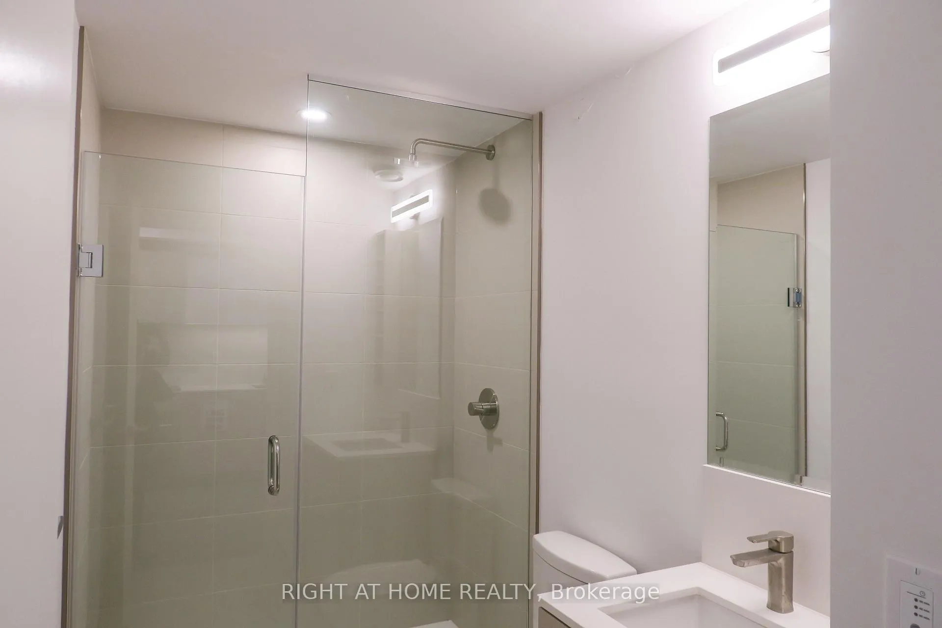 Photo 8 of Unit 821, 19 Western Battery Road, Toronto, Niagara — HOMEH