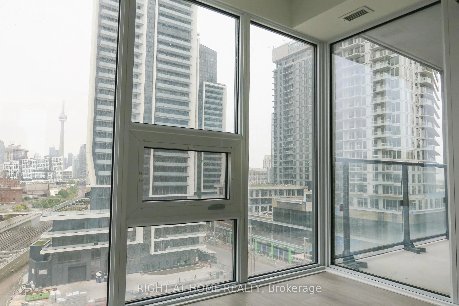 Photo 11 of Unit 821, 19 Western Battery Road, Toronto, Niagara — HOMEH