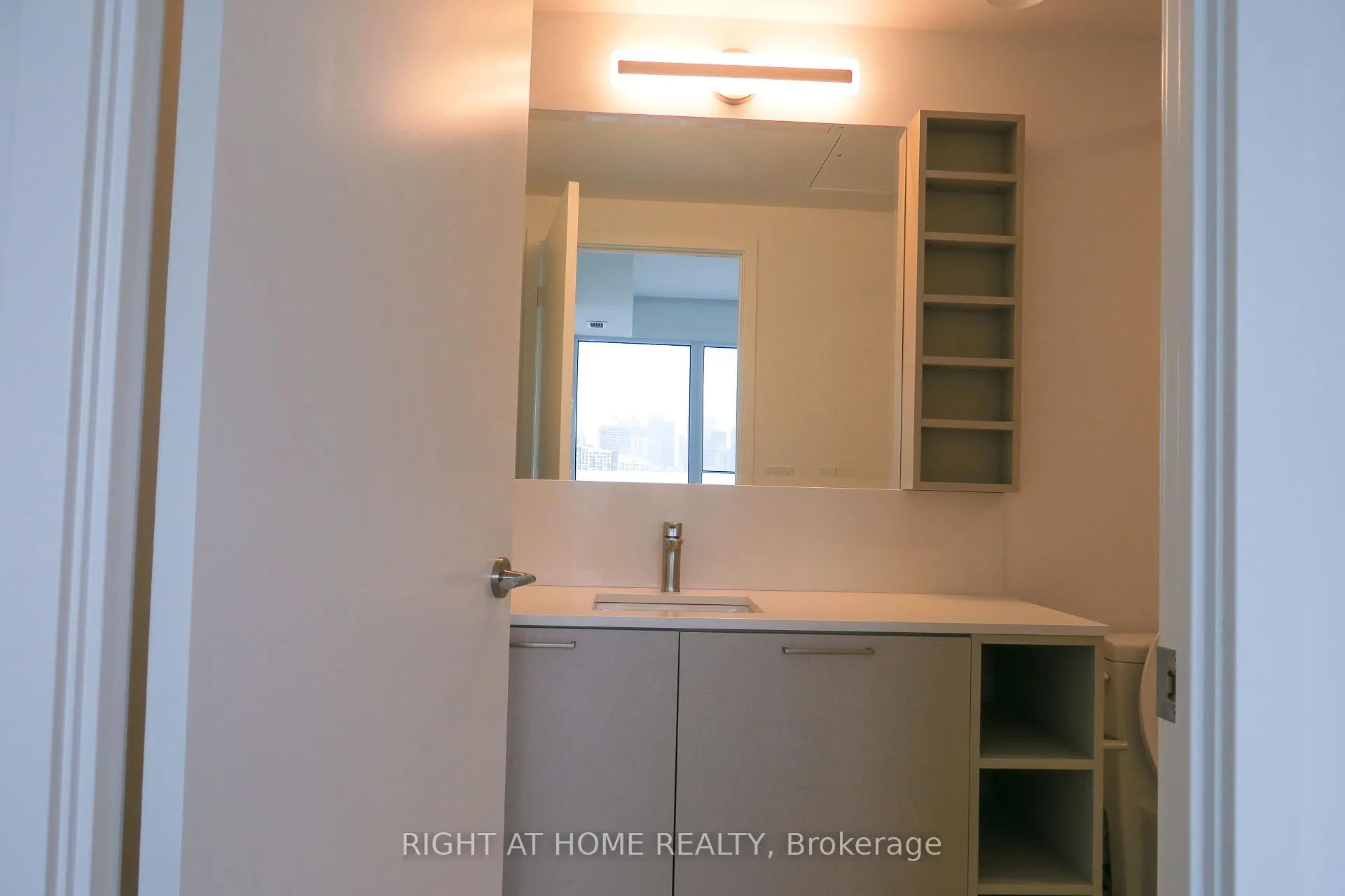 Photo 12 of Unit 821, 19 Western Battery Road, Toronto, Niagara — HOMEH