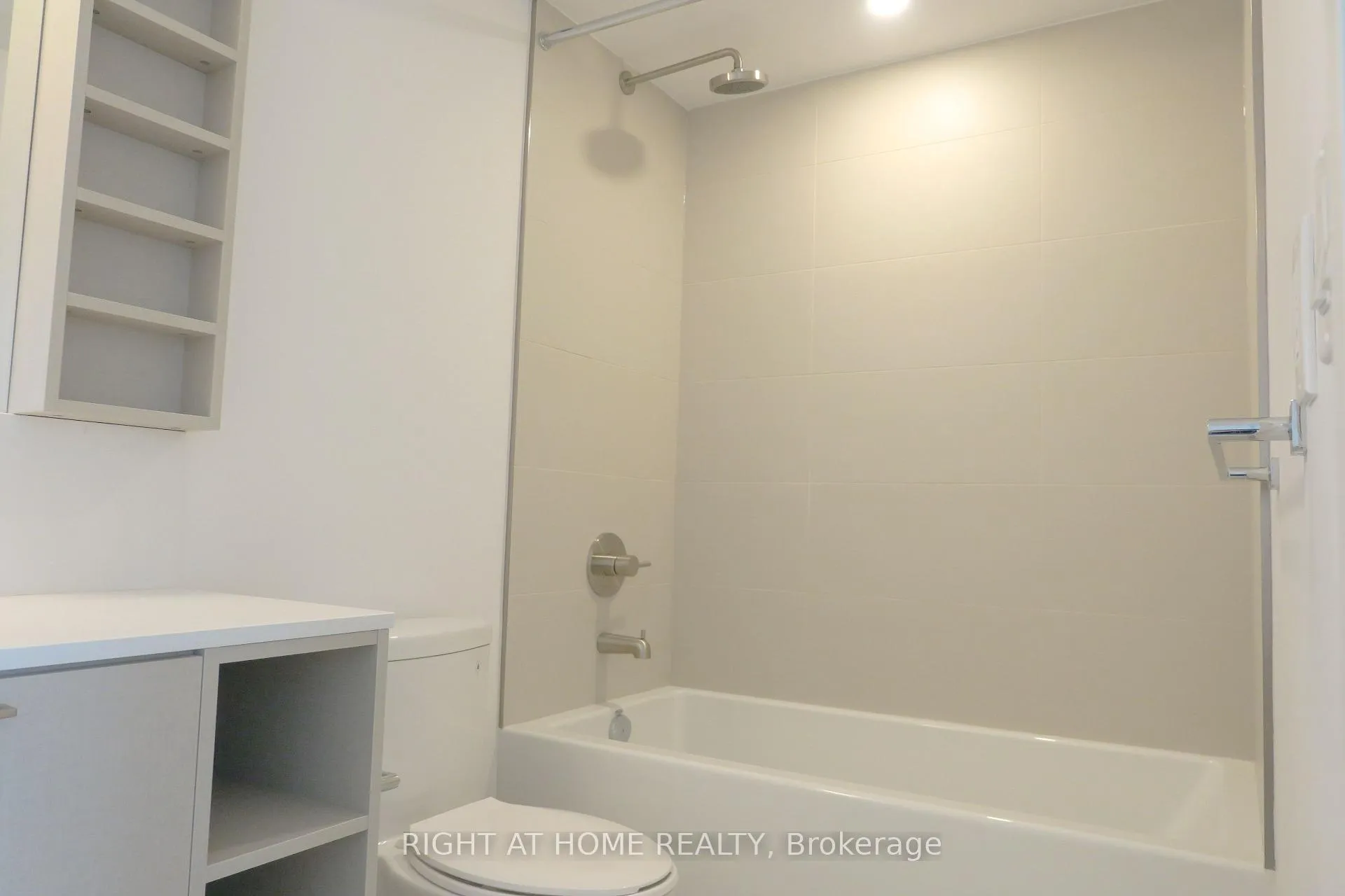 Photo 13 of Unit 821, 19 Western Battery Road, Toronto, Niagara — HOMEH