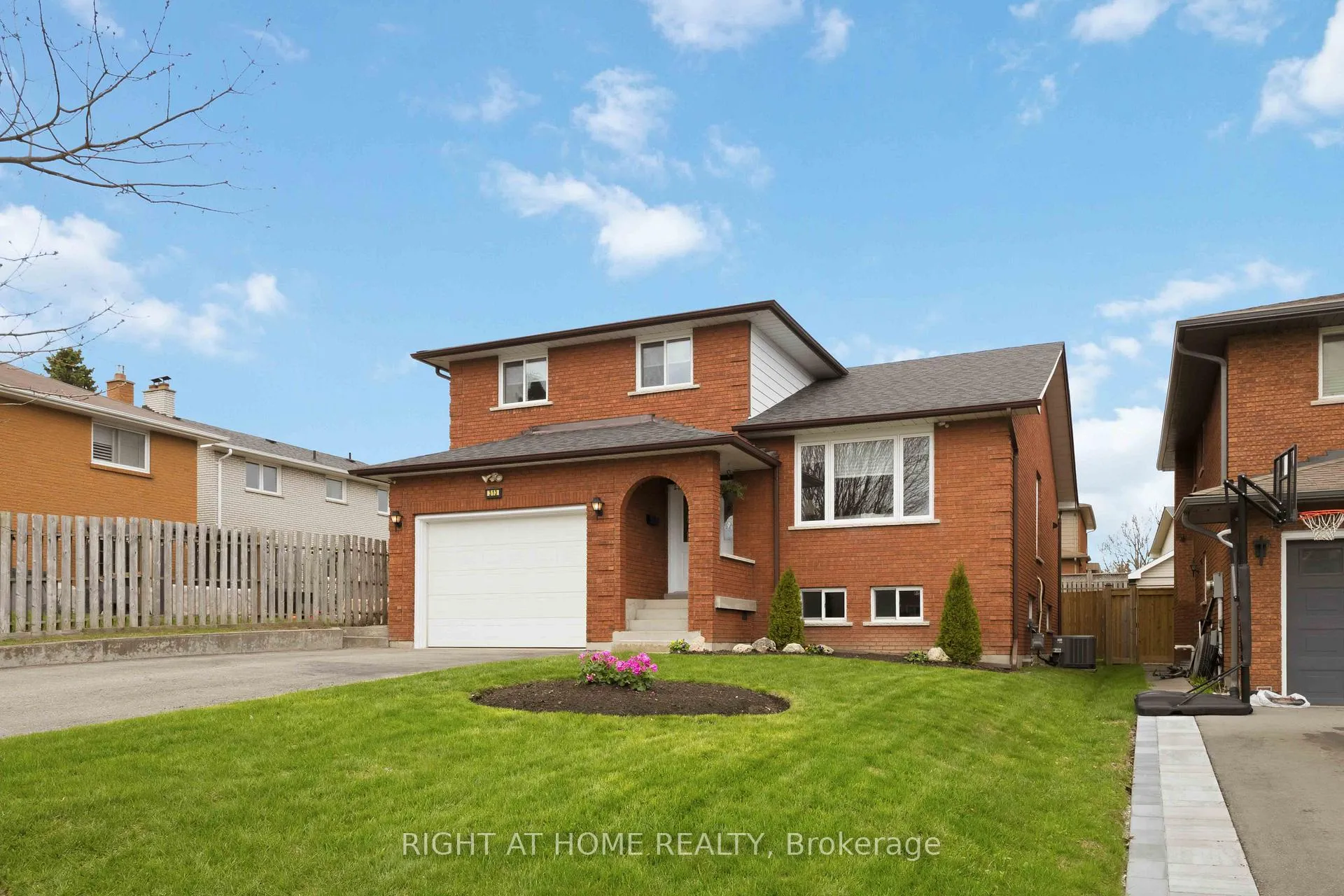 Photo 2 of 313 Preston Drive, Oshawa, McLaughlin — HOMEH