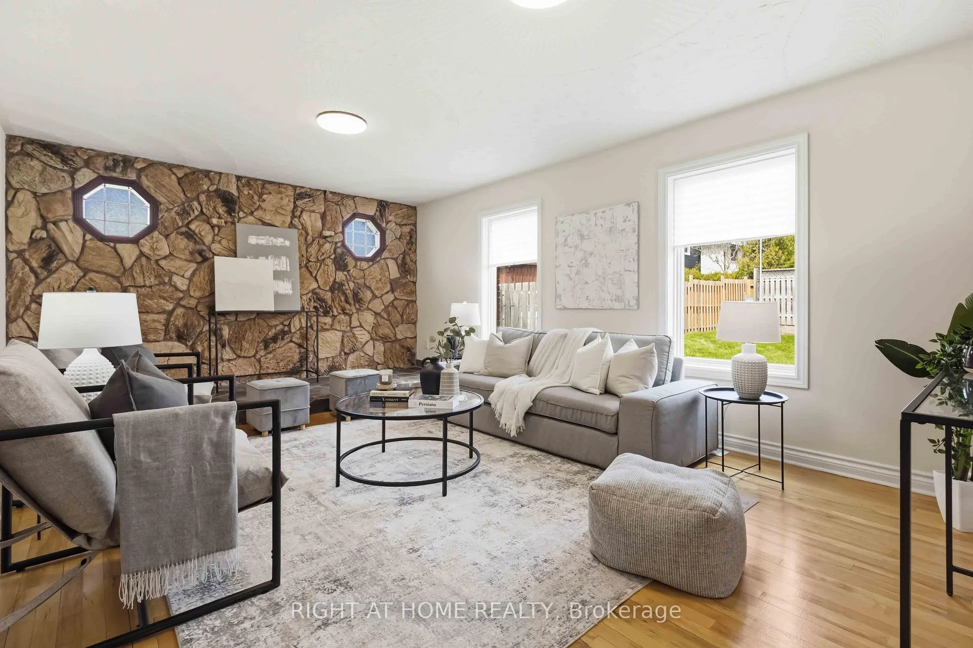 Photo 4 of 313 Preston Drive, Oshawa, McLaughlin — HOMEH