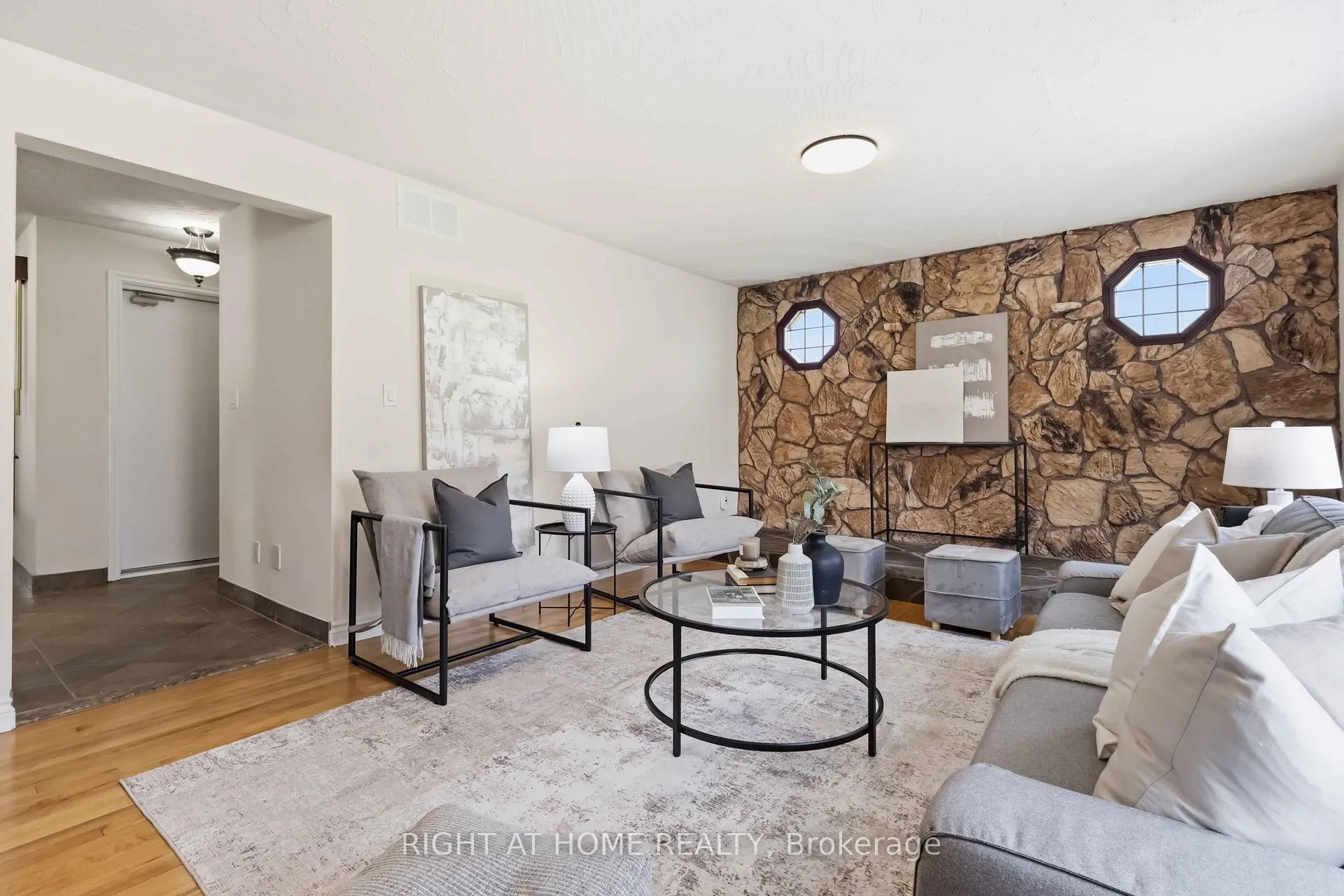Photo 5 of 313 Preston Drive, Oshawa, McLaughlin — HOMEH