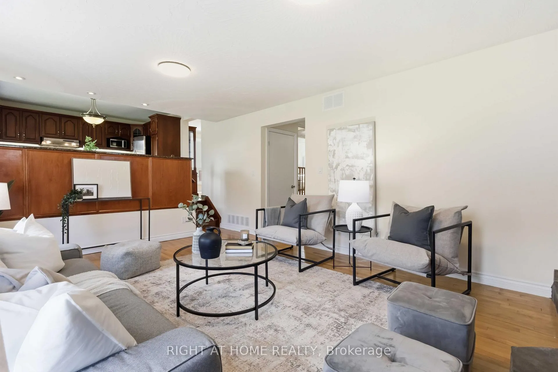 Photo 8 of 313 Preston Drive, Oshawa, McLaughlin — HOMEH
