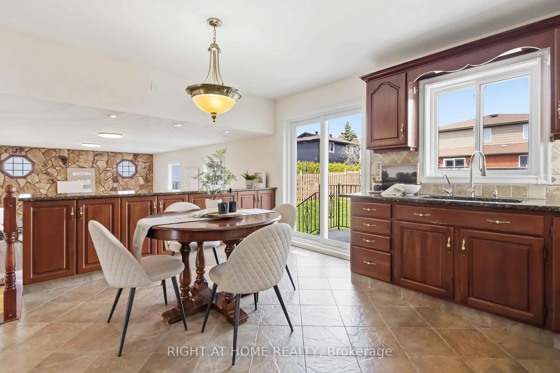 Photo 14 of 313 Preston Drive, Oshawa, McLaughlin — HOMEH