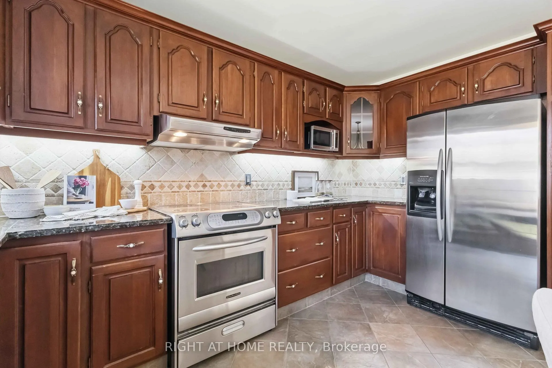 Photo 16 of 313 Preston Drive, Oshawa, McLaughlin — HOMEH