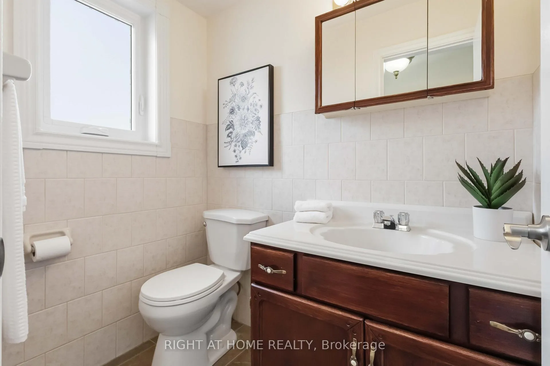 Photo 24 of 313 Preston Drive, Oshawa, McLaughlin — HOMEH