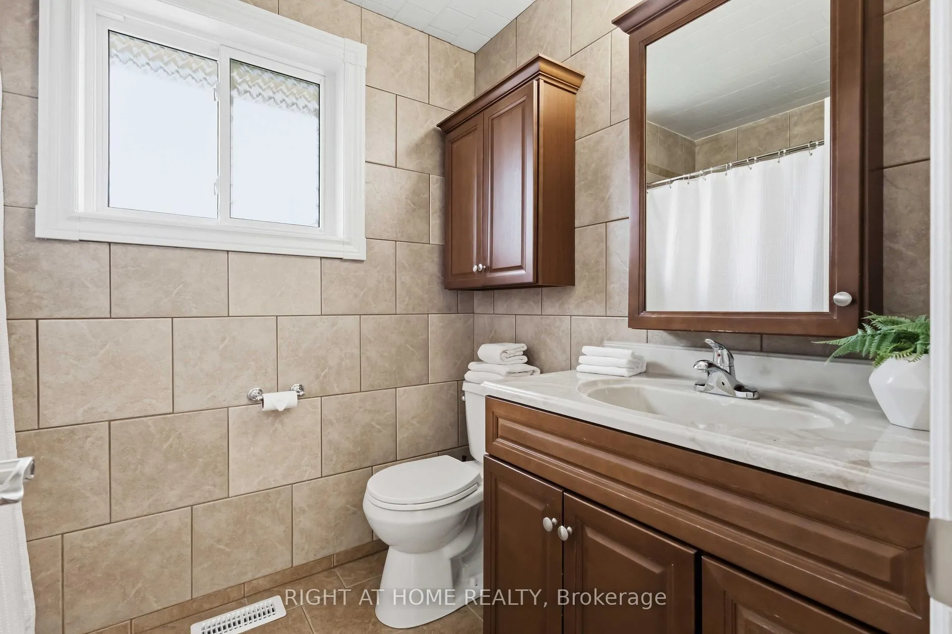 Photo 35 of 313 Preston Drive, Oshawa, McLaughlin — HOMEH