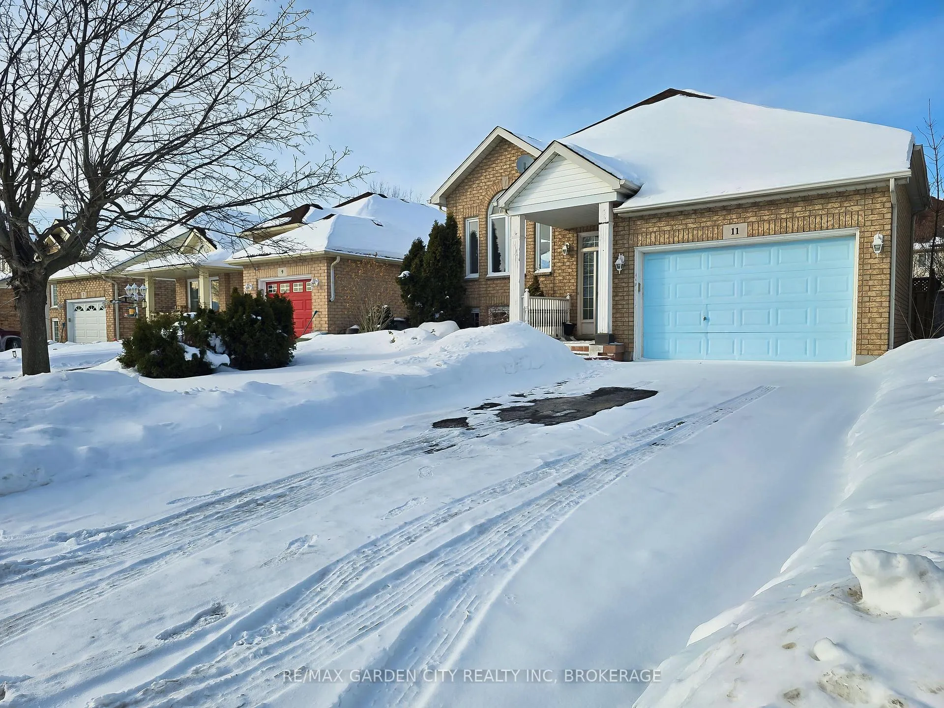 Photo 3 of 11 Cozocar Crescent, St. Catharines, Rykert/Vansickle — HOMEH