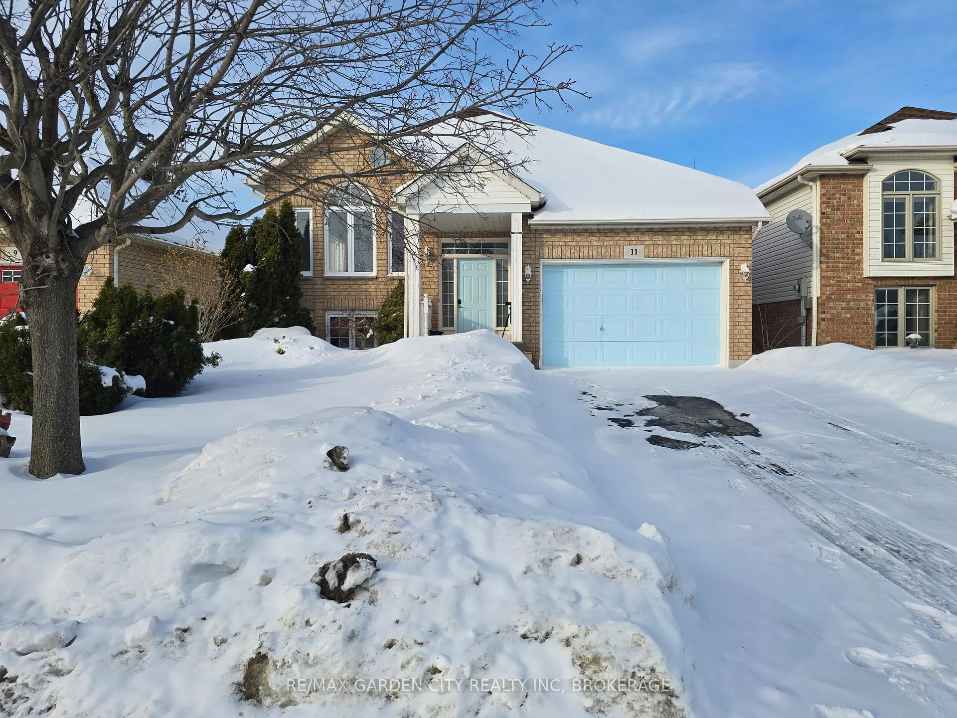 Photo 4 of 11 Cozocar Crescent, St. Catharines, Rykert/Vansickle — HOMEH