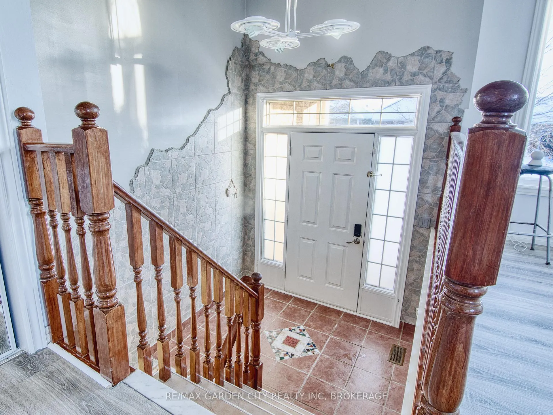 Photo 5 of 11 Cozocar Crescent, St. Catharines, Rykert/Vansickle — HOMEH