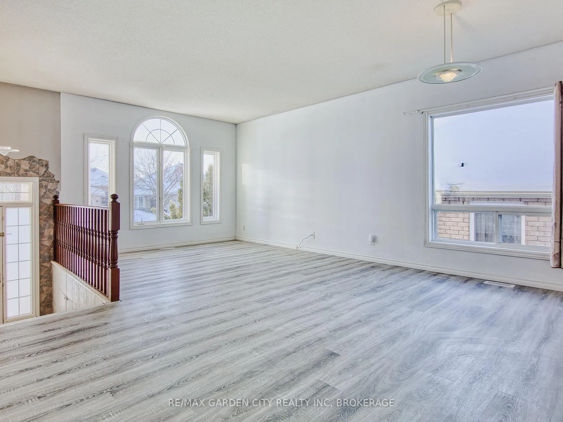Photo 8 of 11 Cozocar Crescent, St. Catharines, Rykert/Vansickle — HOMEH