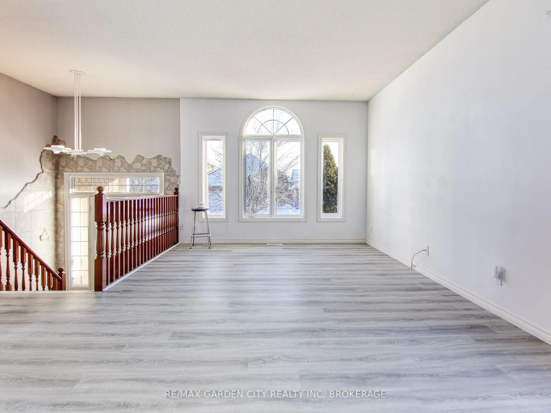 Photo 10 of 11 Cozocar Crescent, St. Catharines, Rykert/Vansickle — HOMEH