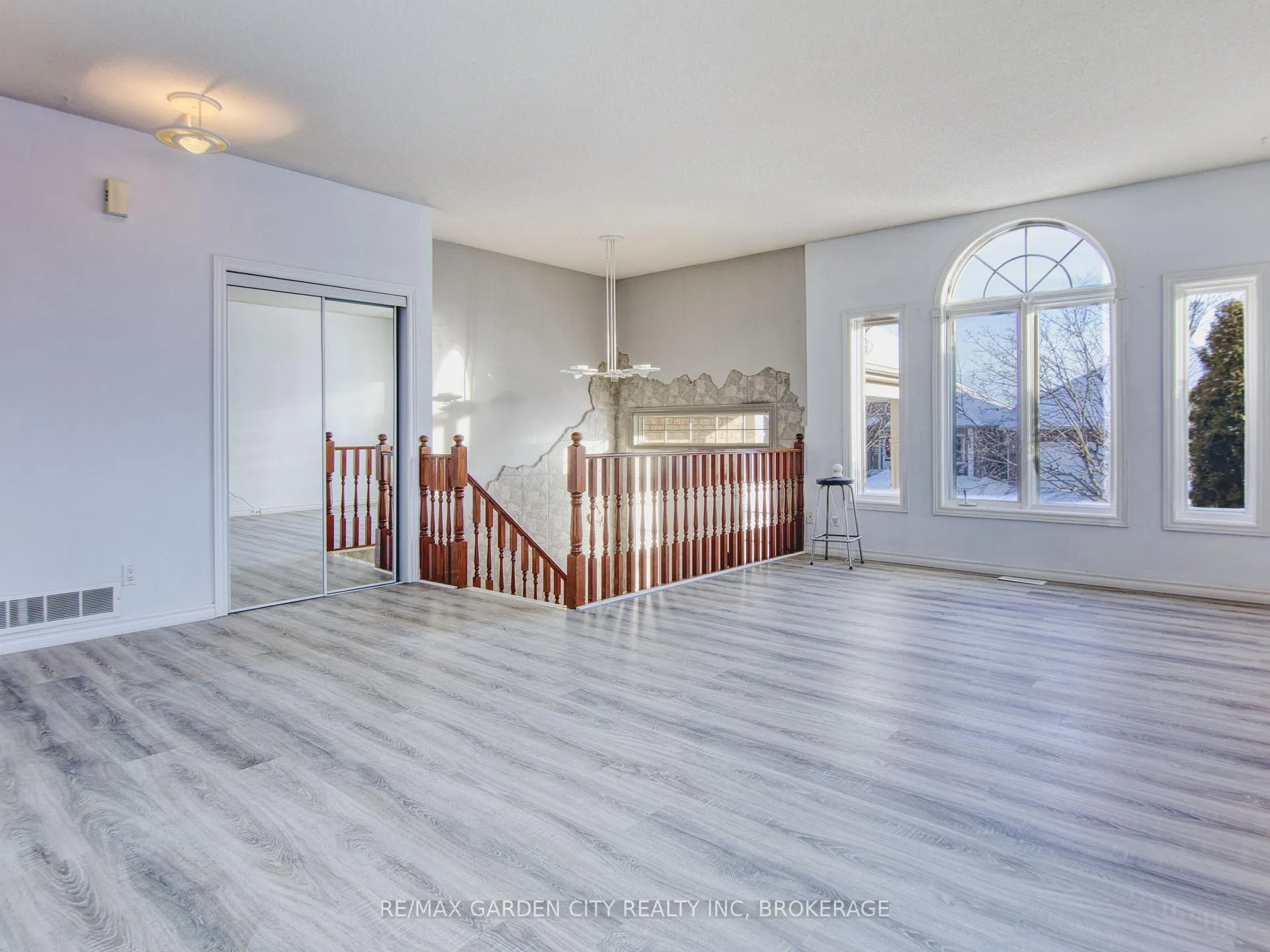 Photo 11 of 11 Cozocar Crescent, St. Catharines, Rykert/Vansickle — HOMEH
