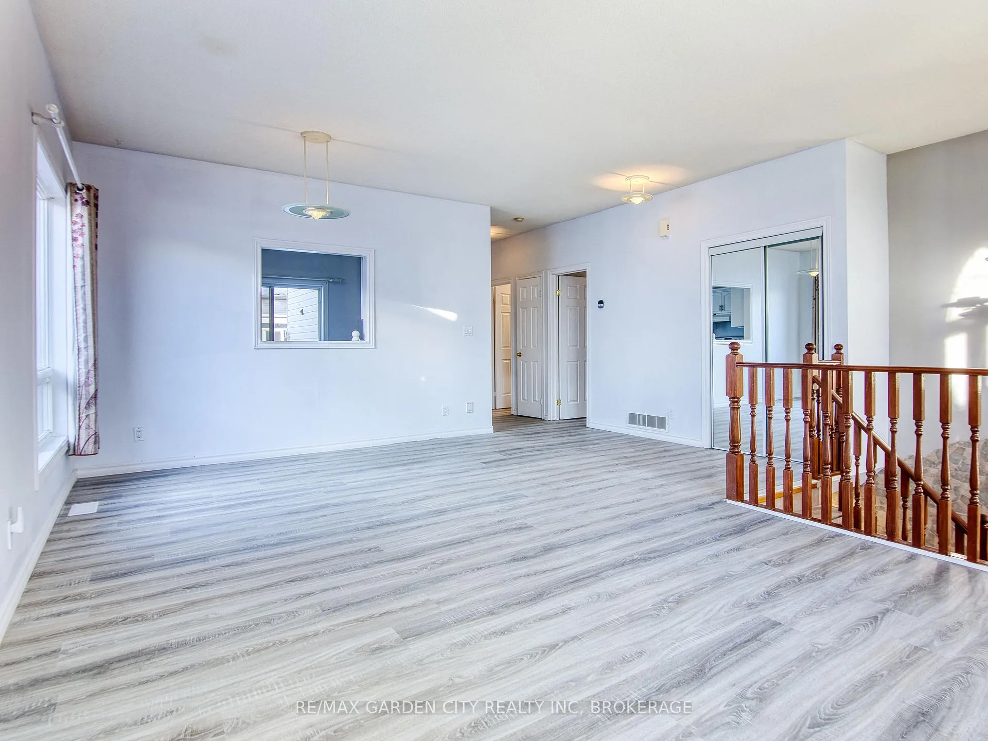 Photo 12 of 11 Cozocar Crescent, St. Catharines, Rykert/Vansickle — HOMEH