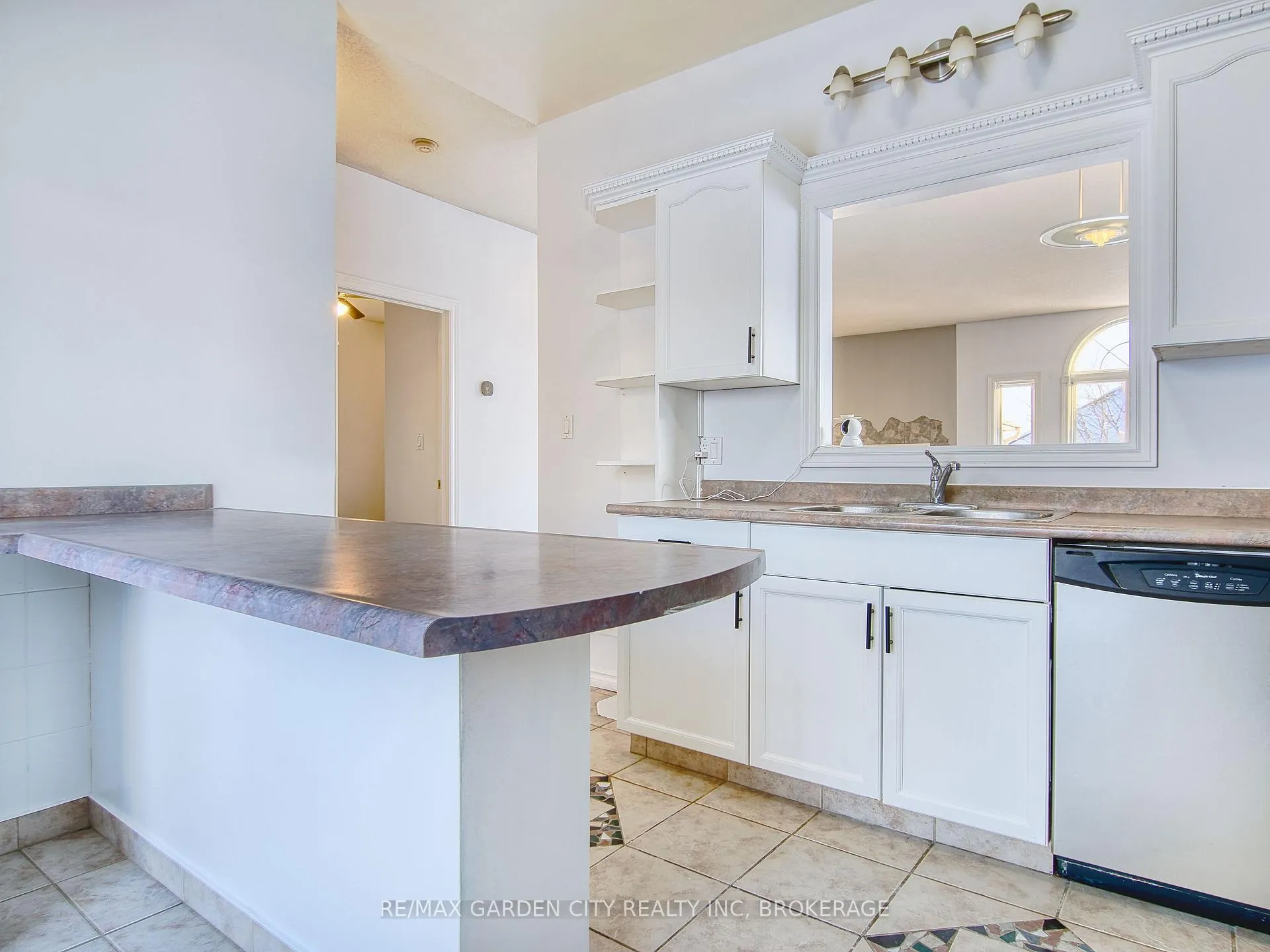 Photo 15 of 11 Cozocar Crescent, St. Catharines, Rykert/Vansickle — HOMEH