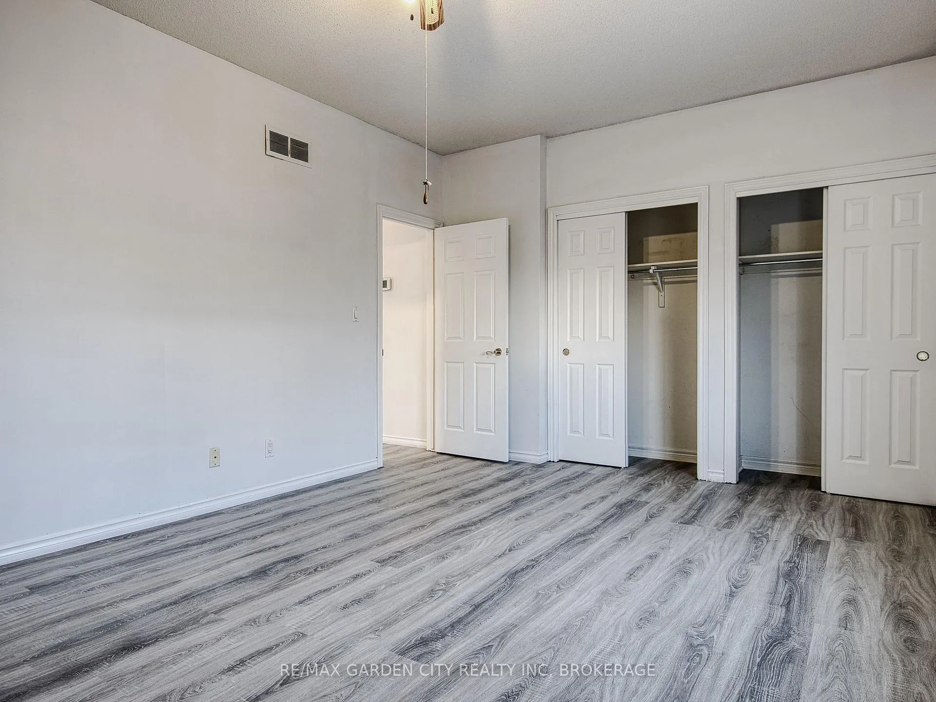 Photo 18 of 11 Cozocar Crescent, St. Catharines, Rykert/Vansickle — HOMEH