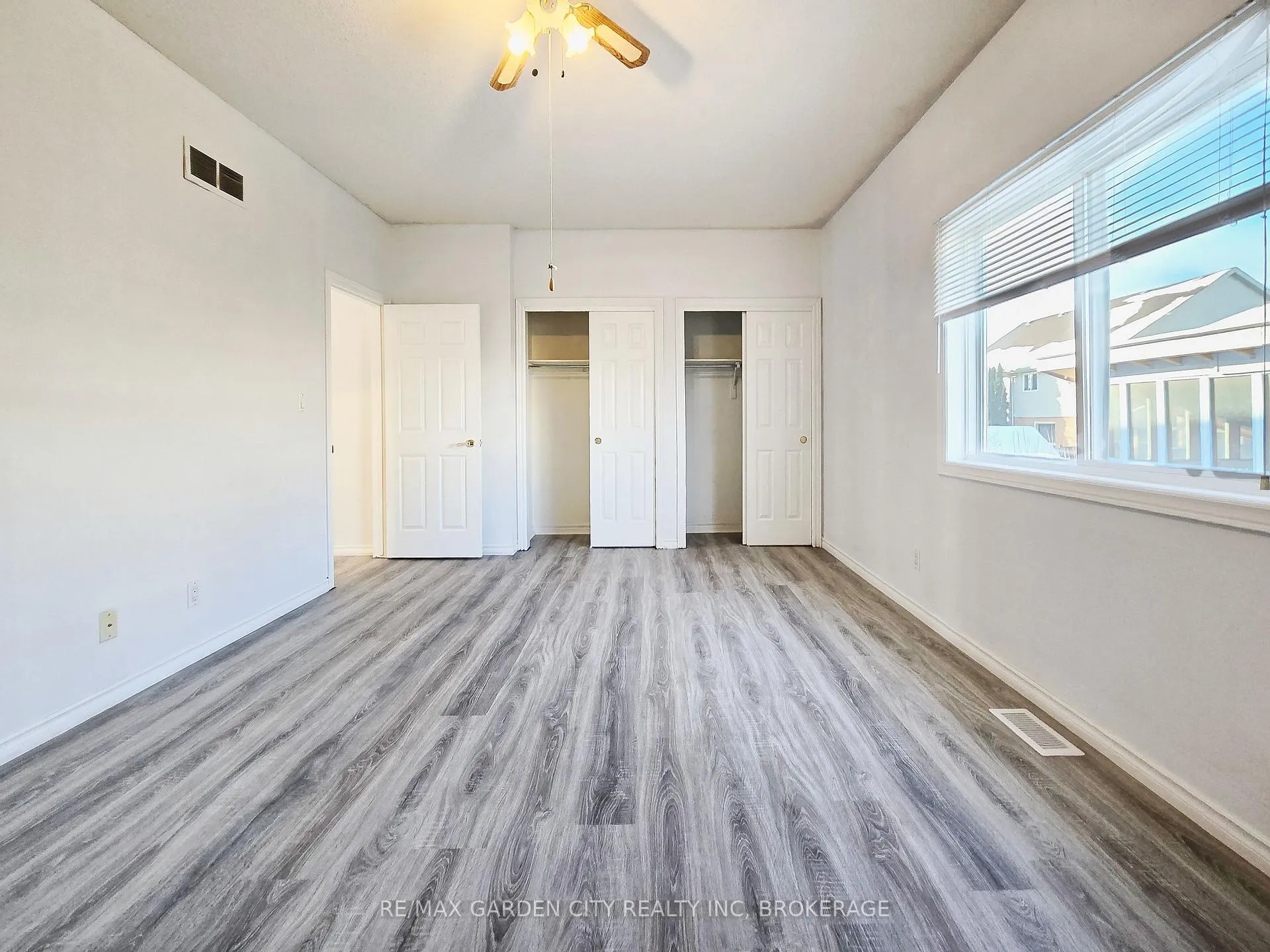 Photo 20 of 11 Cozocar Crescent, St. Catharines, Rykert/Vansickle — HOMEH