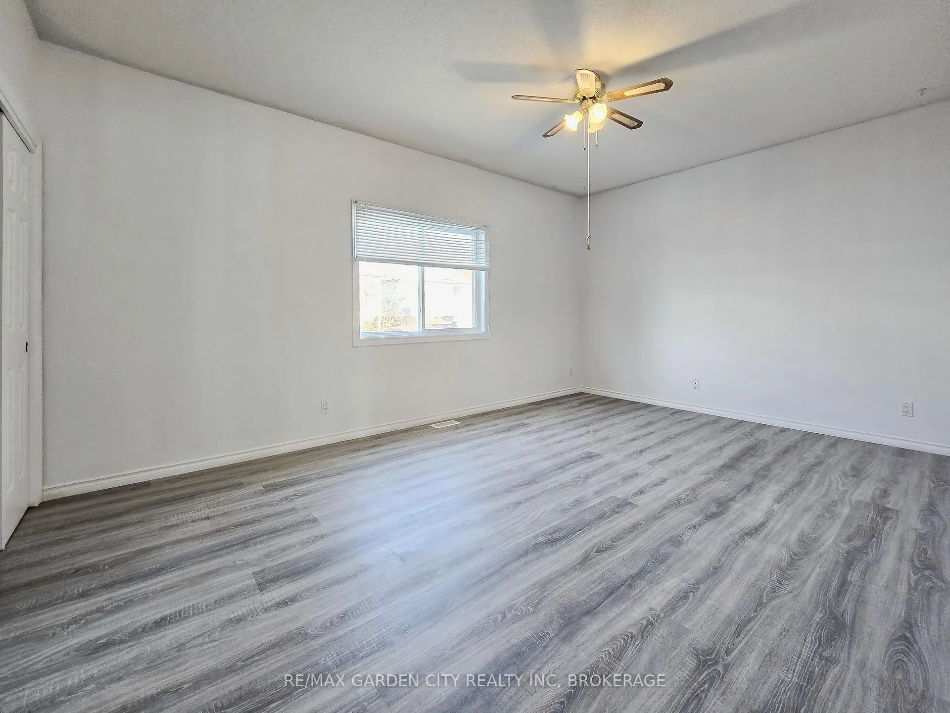 Photo 21 of 11 Cozocar Crescent, St. Catharines, Rykert/Vansickle — HOMEH