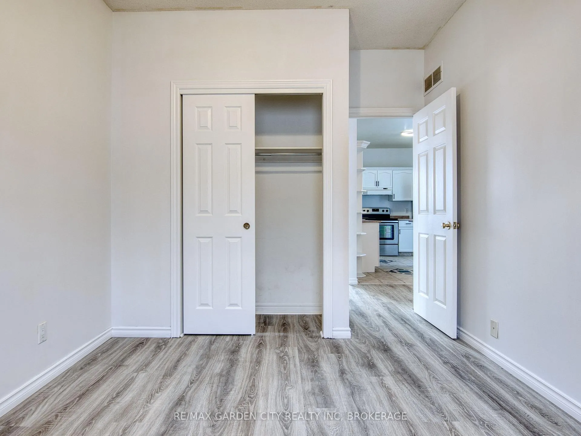 Photo 22 of 11 Cozocar Crescent, St. Catharines, Rykert/Vansickle — HOMEH