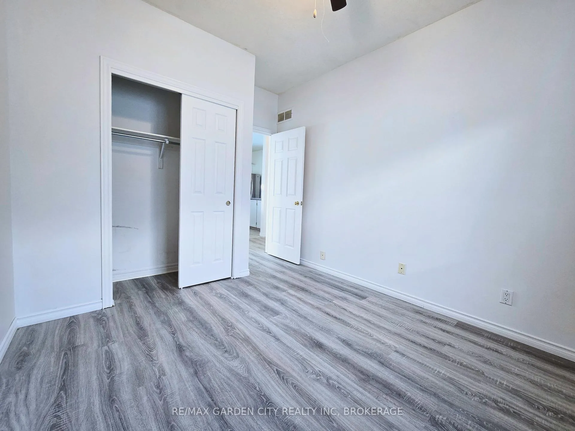 Photo 23 of 11 Cozocar Crescent, St. Catharines, Rykert/Vansickle — HOMEH