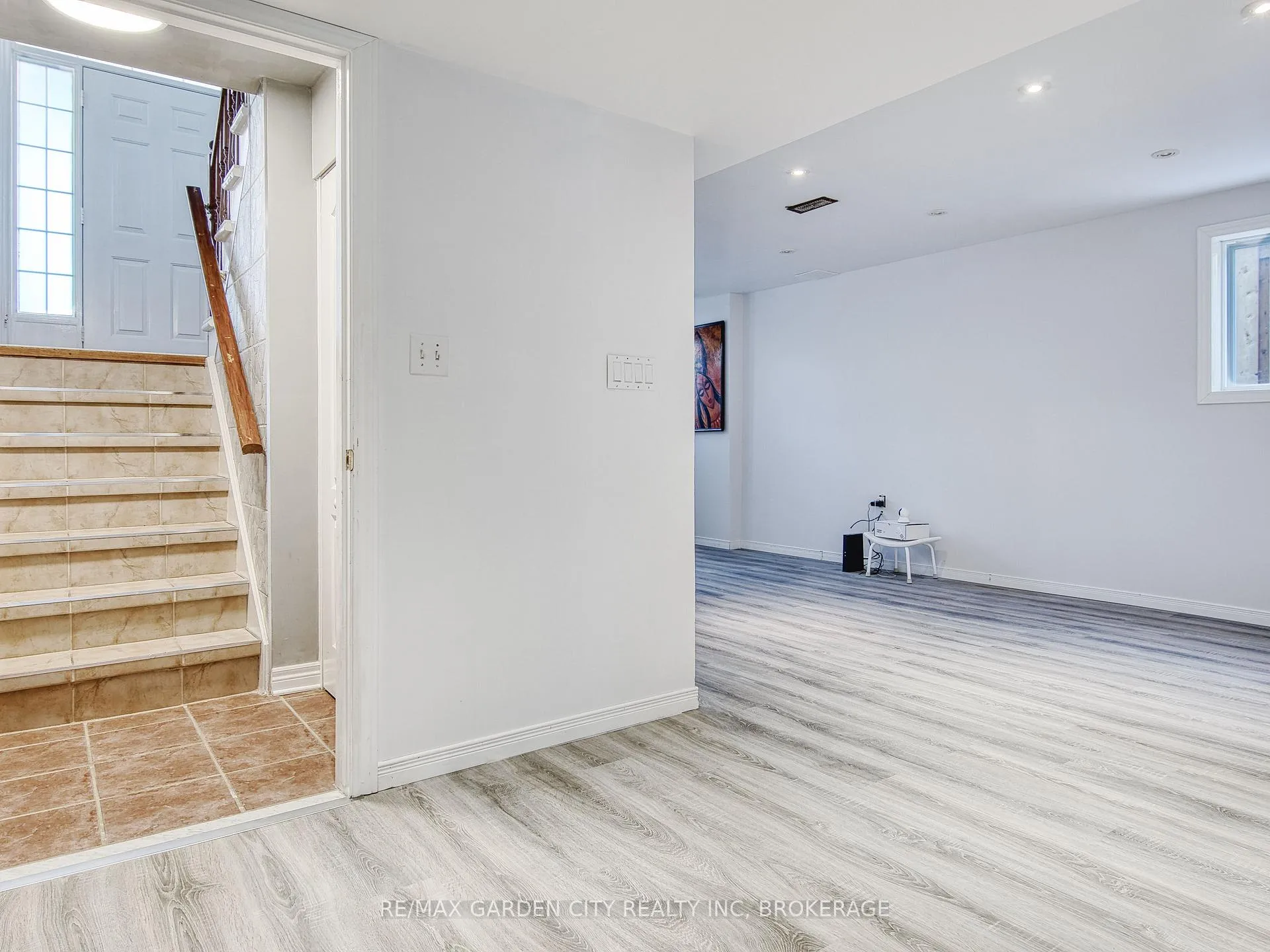 Photo 28 of 11 Cozocar Crescent, St. Catharines, Rykert/Vansickle — HOMEH