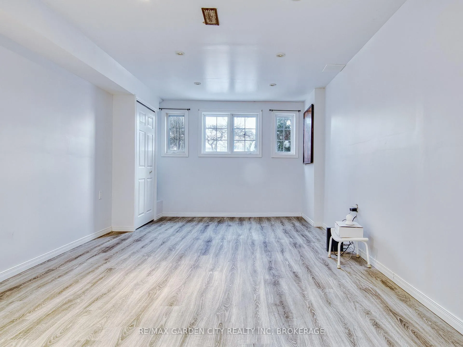 Photo 29 of 11 Cozocar Crescent, St. Catharines, Rykert/Vansickle — HOMEH
