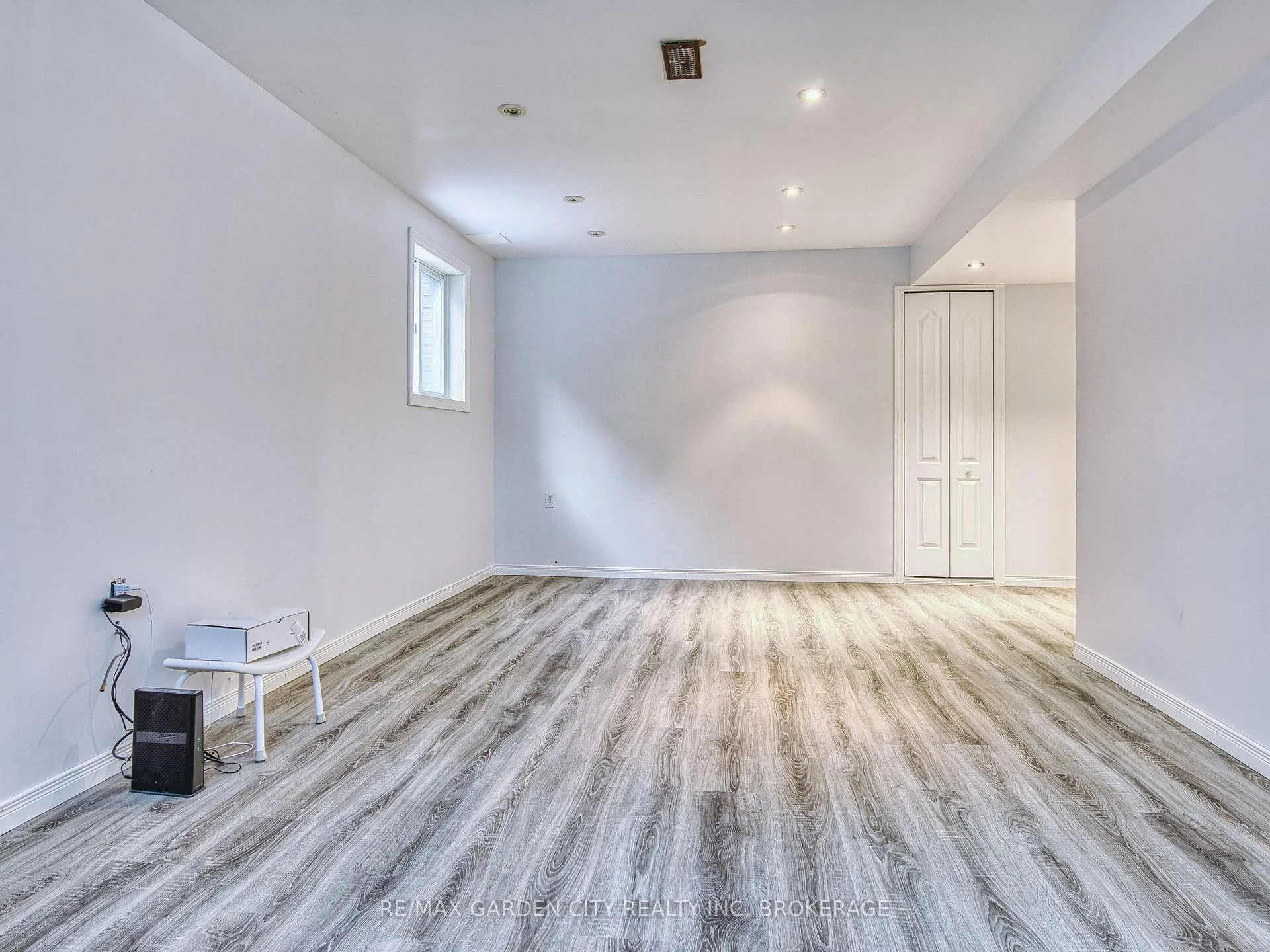 Photo 31 of 11 Cozocar Crescent, St. Catharines, Rykert/Vansickle — HOMEH