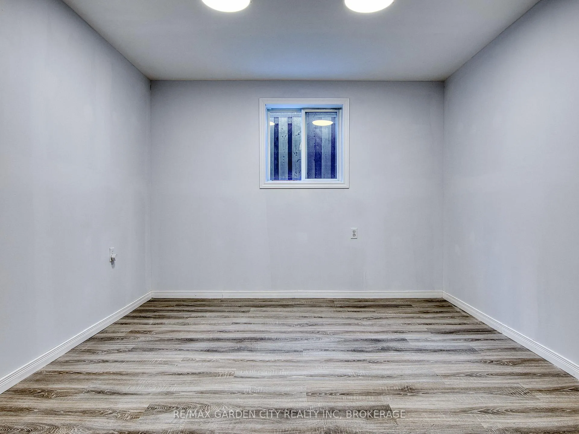 Photo 32 of 11 Cozocar Crescent, St. Catharines, Rykert/Vansickle — HOMEH