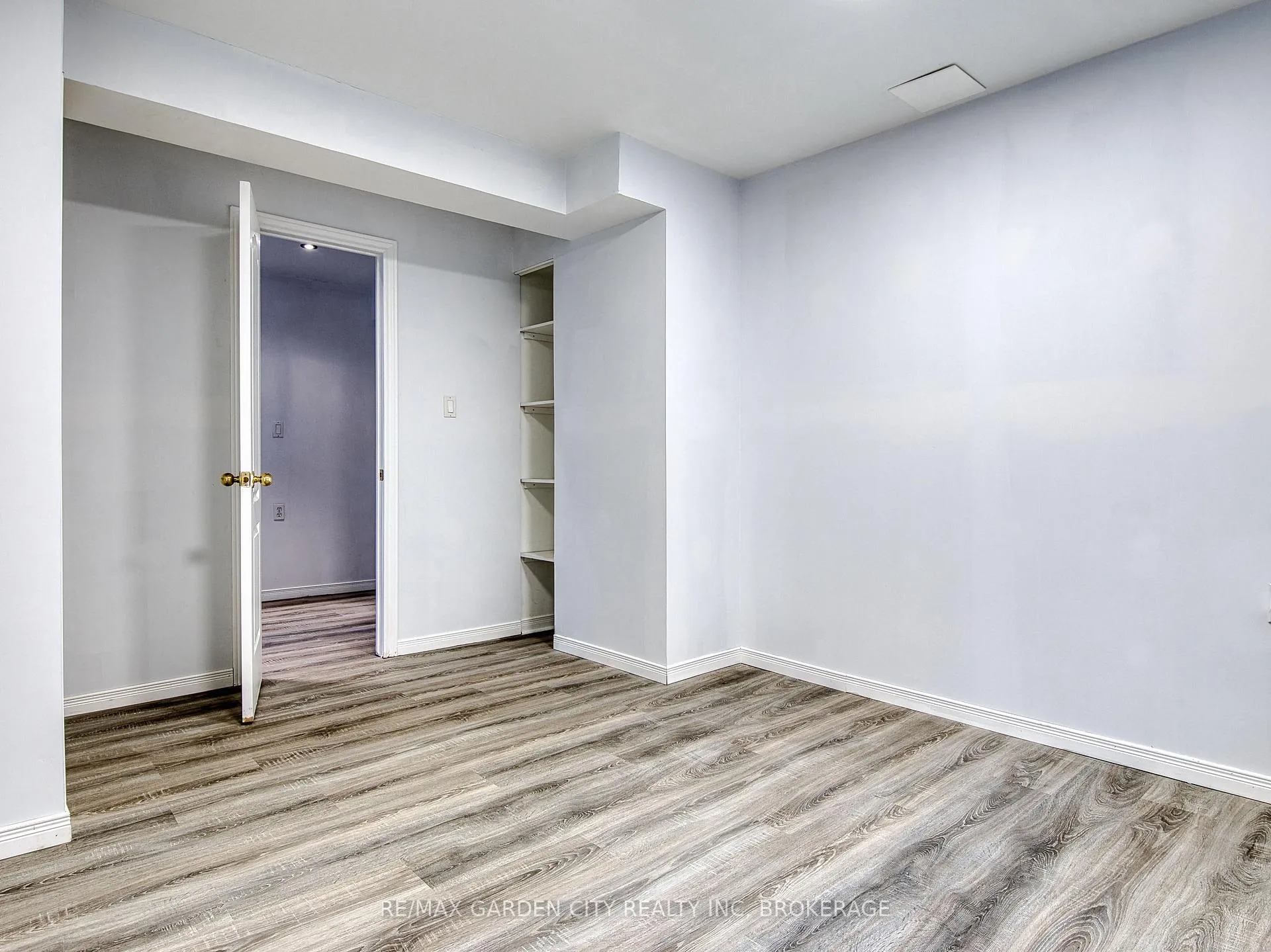 Photo 34 of 11 Cozocar Crescent, St. Catharines, Rykert/Vansickle — HOMEH