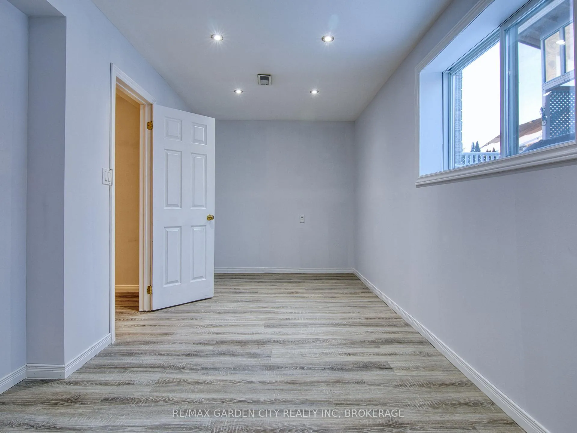 Photo 40 of 11 Cozocar Crescent, St. Catharines, Rykert/Vansickle — HOMEH
