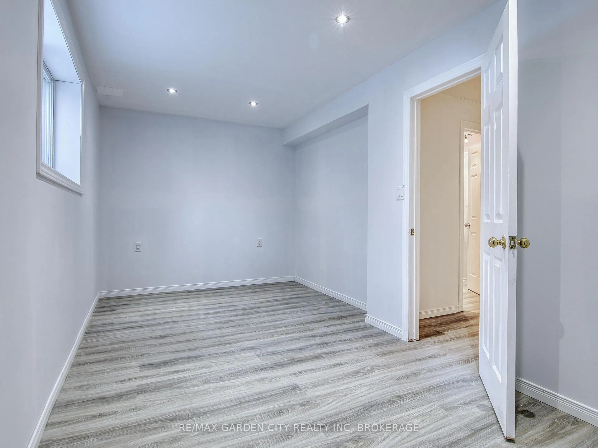 Photo 41 of 11 Cozocar Crescent, St. Catharines, Rykert/Vansickle — HOMEH