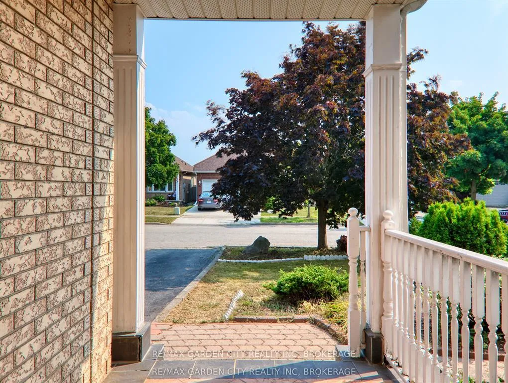Photo 47 of 11 Cozocar Crescent, St. Catharines, Rykert/Vansickle — HOMEH