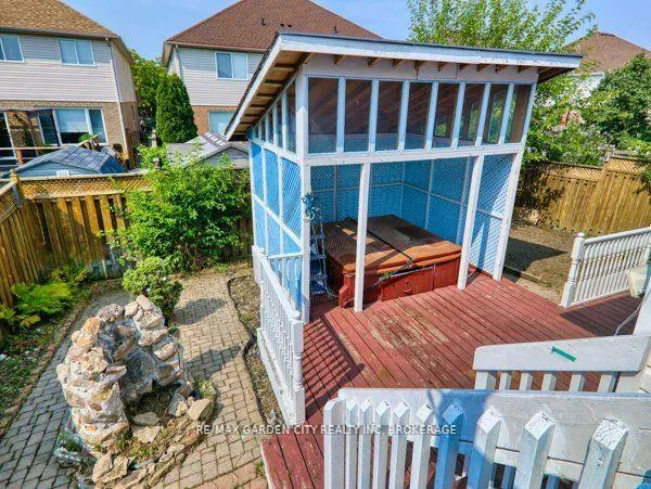 Photo 48 of 11 Cozocar Crescent, St. Catharines, Rykert/Vansickle — HOMEH