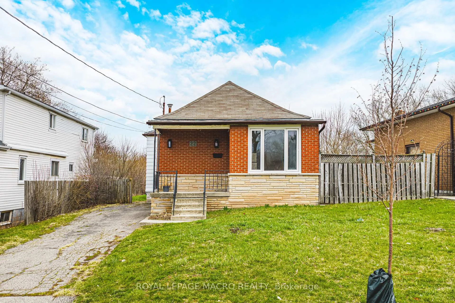Photo 2 of 22 Worsley Road, Hamilton, Stoney Creek — HOMEH