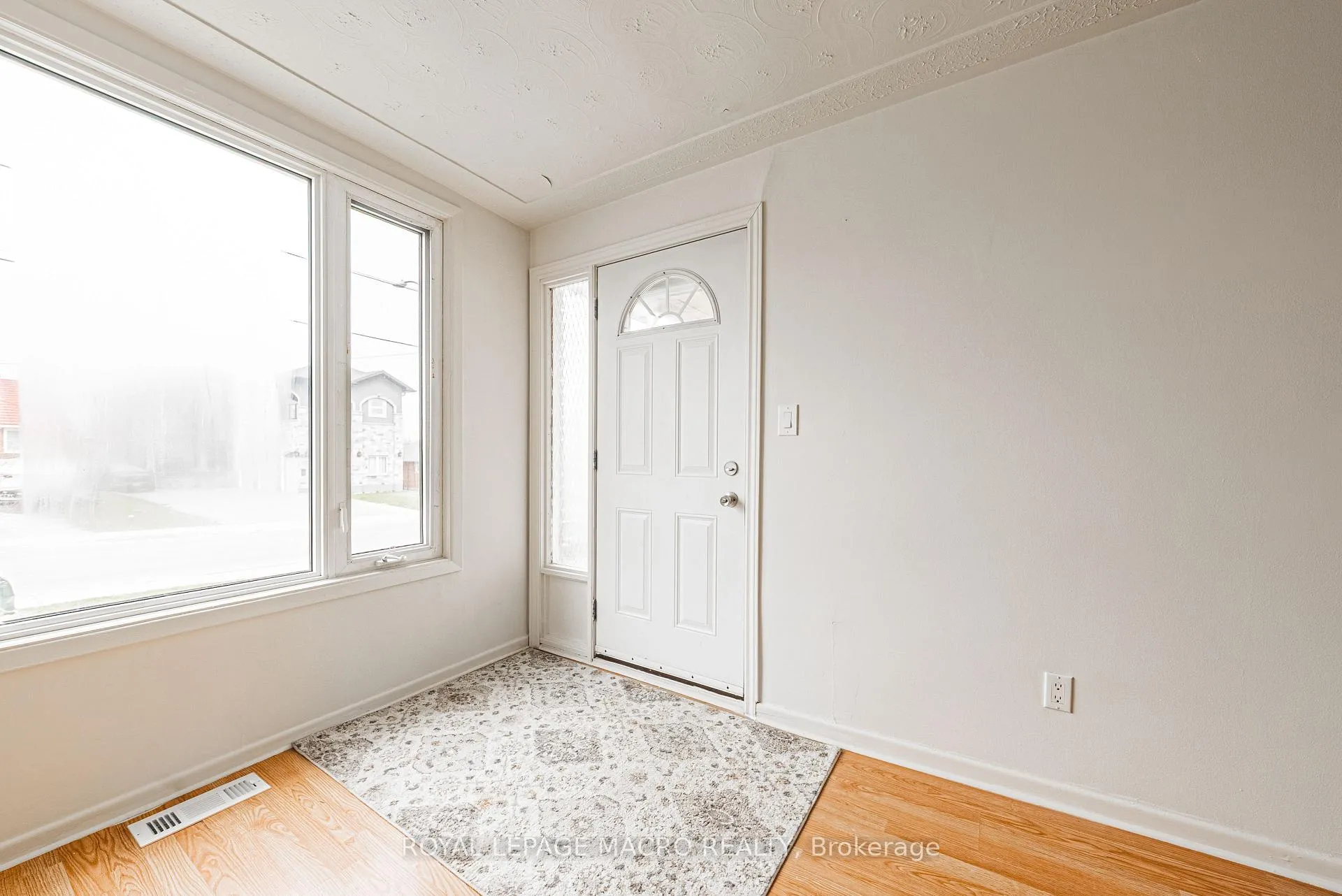 Photo 12 of 22 Worsley Road, Hamilton, Stoney Creek — HOMEH