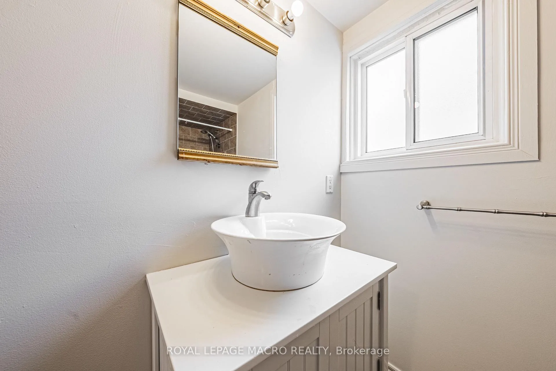 Photo 7 of 22 Worsley Road, Hamilton, Stoney Creek — HOMEH