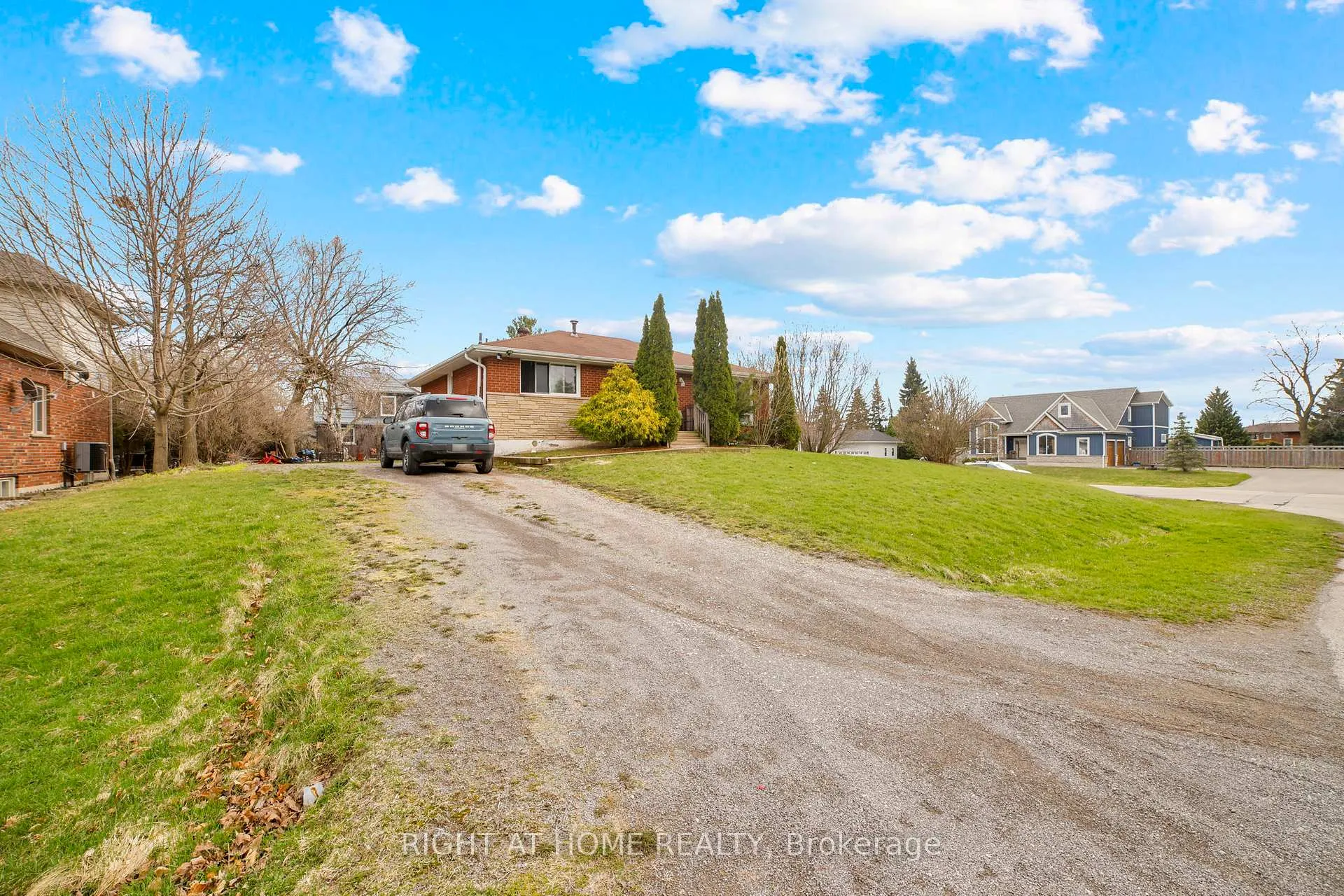 Photo 6 of 13 Mcdonald Court, Hamilton, Waterdown — HOMEH