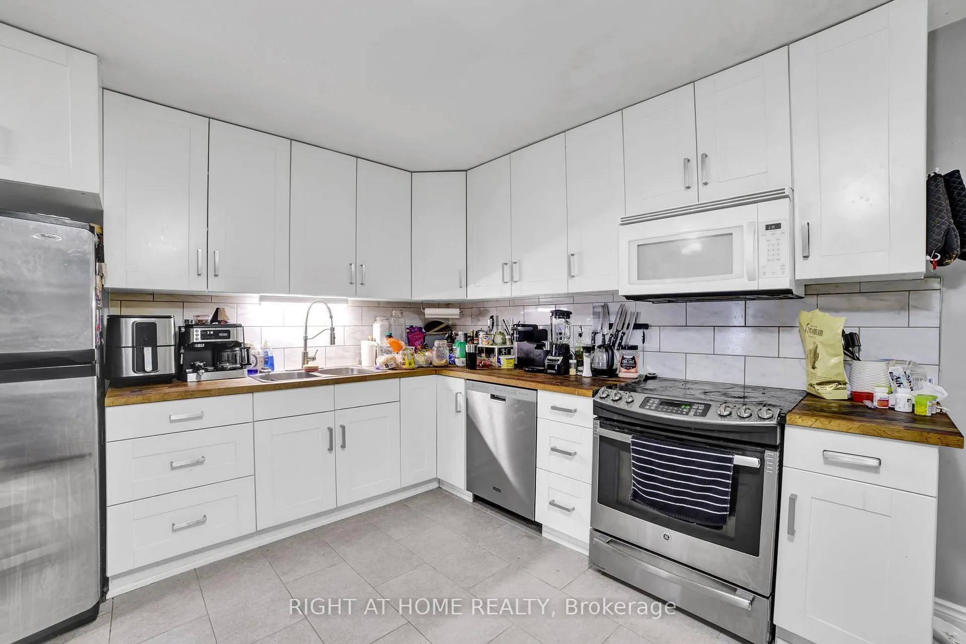 Photo 7 of 13 Mcdonald Court, Hamilton, Waterdown — HOMEH
