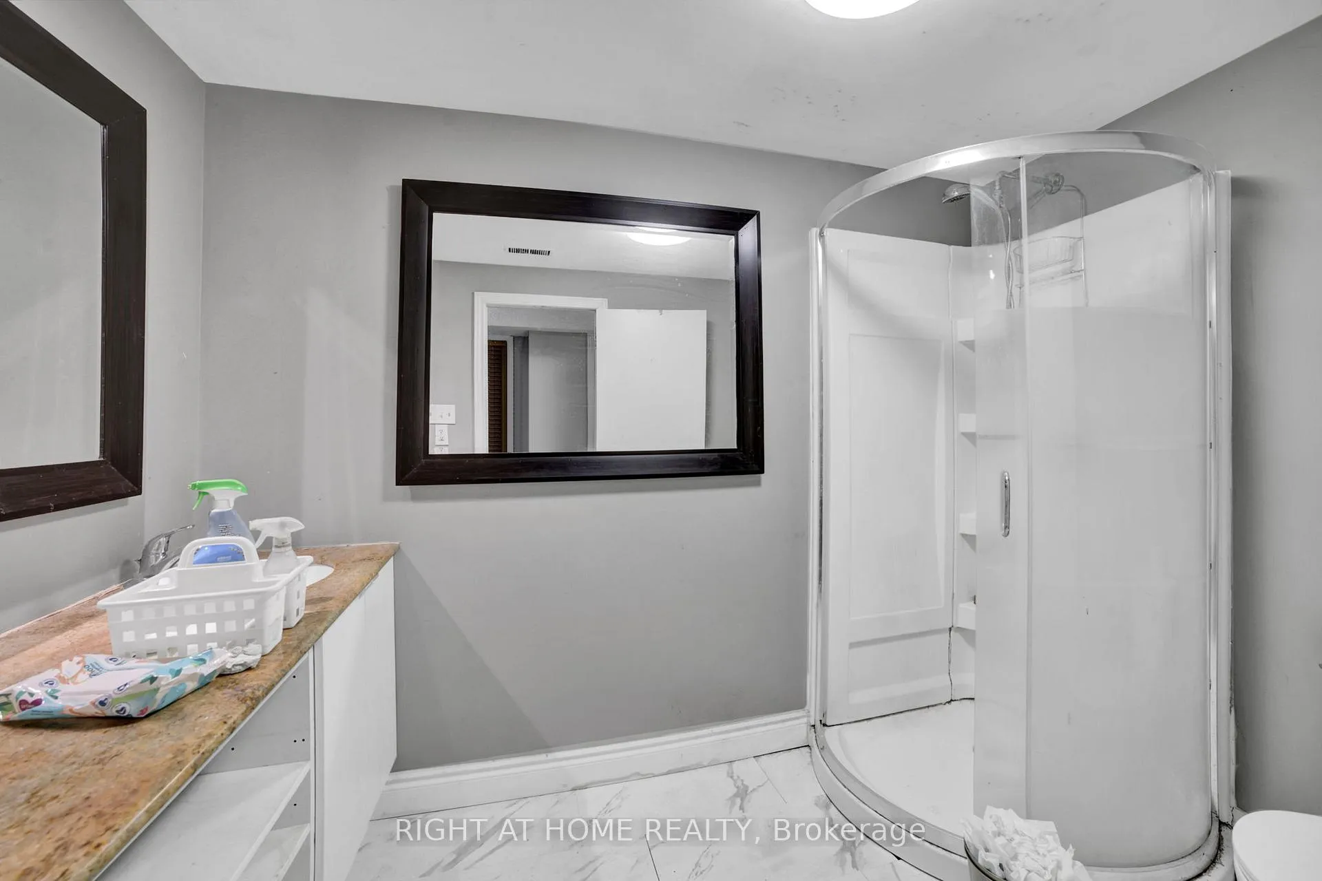 Photo 8 of 13 Mcdonald Court, Hamilton, Waterdown — HOMEH