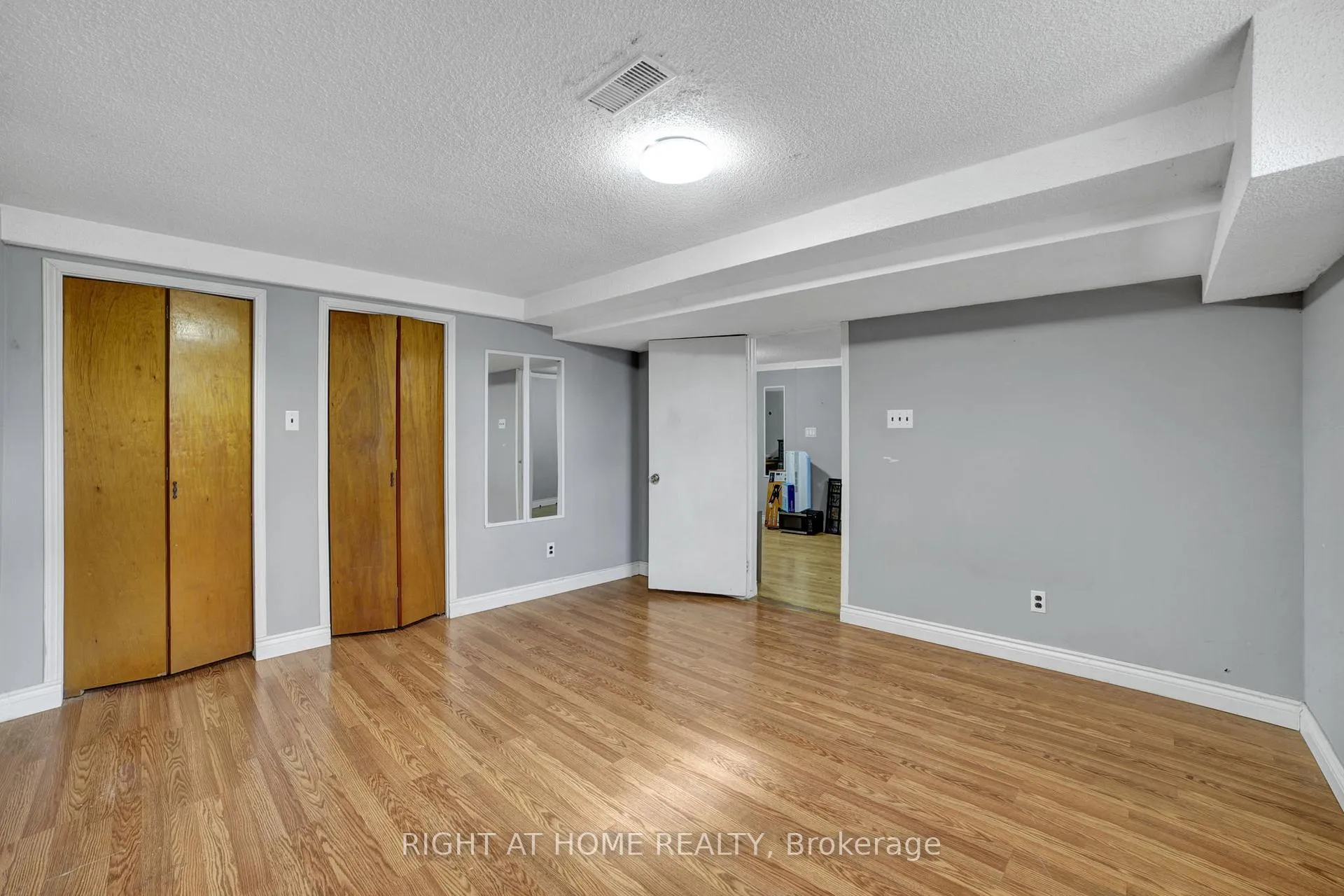 Photo 11 of 13 Mcdonald Court, Hamilton, Waterdown — HOMEH