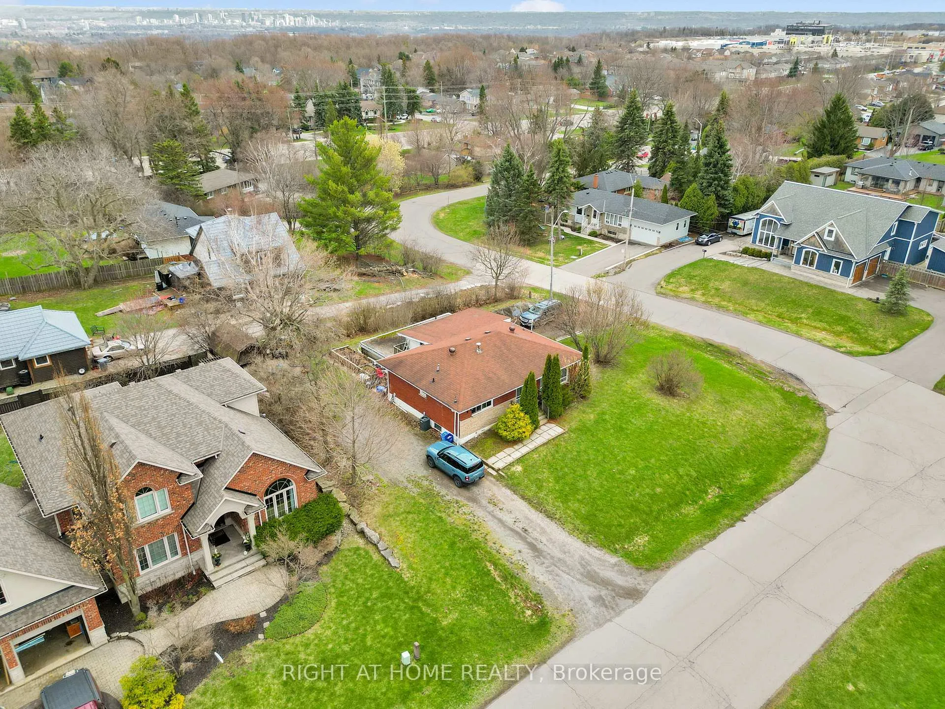 Photo 13 of 13 Mcdonald Court, Hamilton, Waterdown — HOMEH