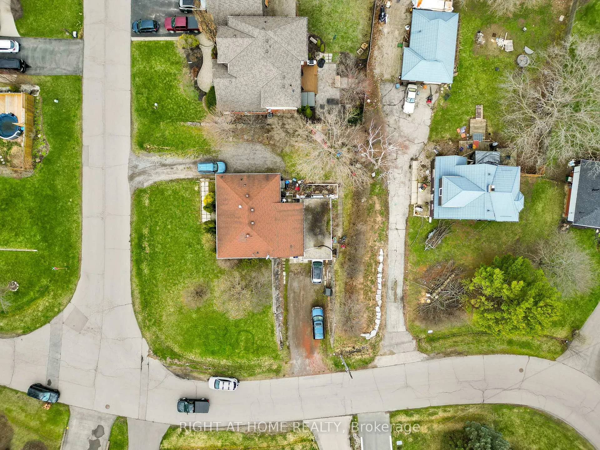 Photo 14 of 13 Mcdonald Court, Hamilton, Waterdown — HOMEH