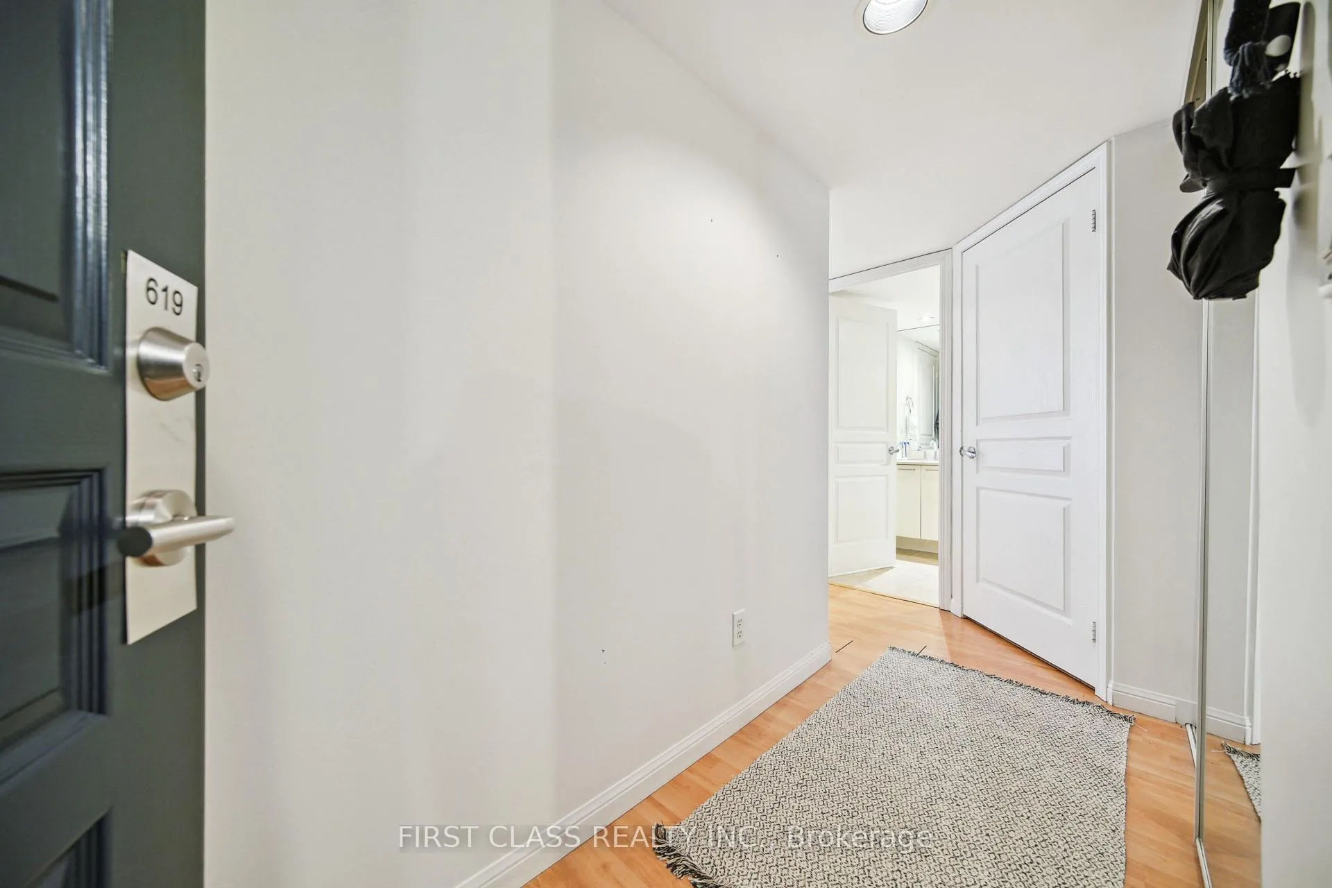 Photo 3 of Unit 619, 140 Simcoe Street, Toronto, Waterfront Communities — HOMEH