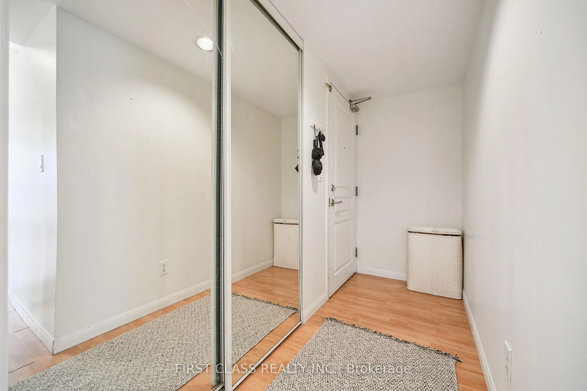 Photo 4 of Unit 619, 140 Simcoe Street, Toronto, Waterfront Communities — HOMEH