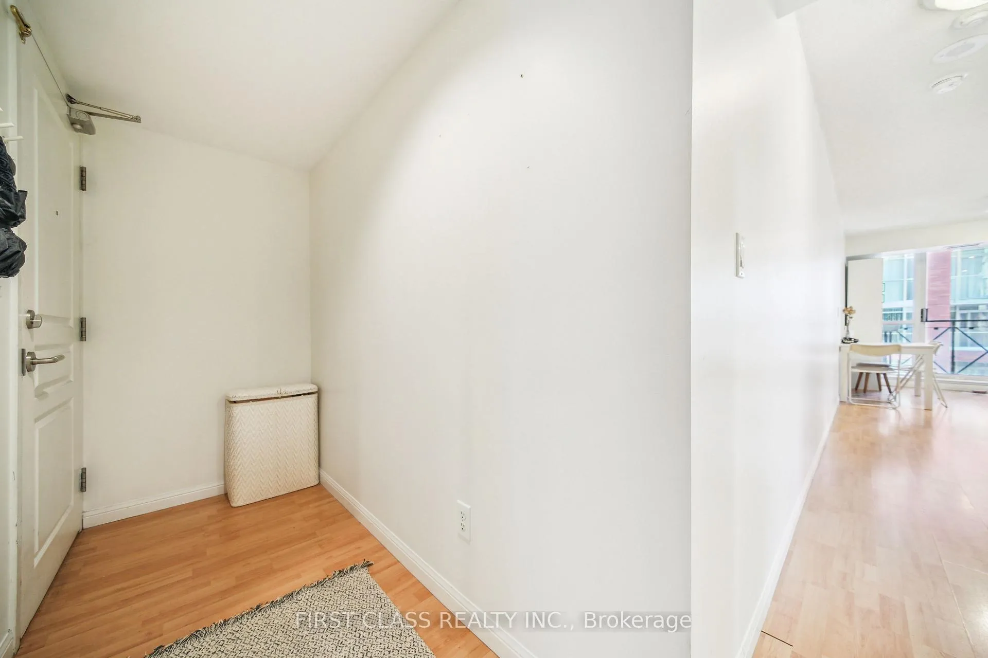 Photo 5 of Unit 619, 140 Simcoe Street, Toronto, Waterfront Communities — HOMEH