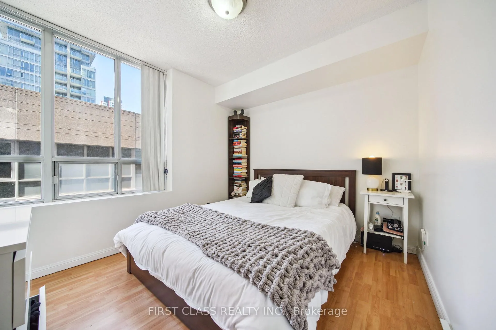 Photo 6 of Unit 619, 140 Simcoe Street, Toronto, Waterfront Communities — HOMEH