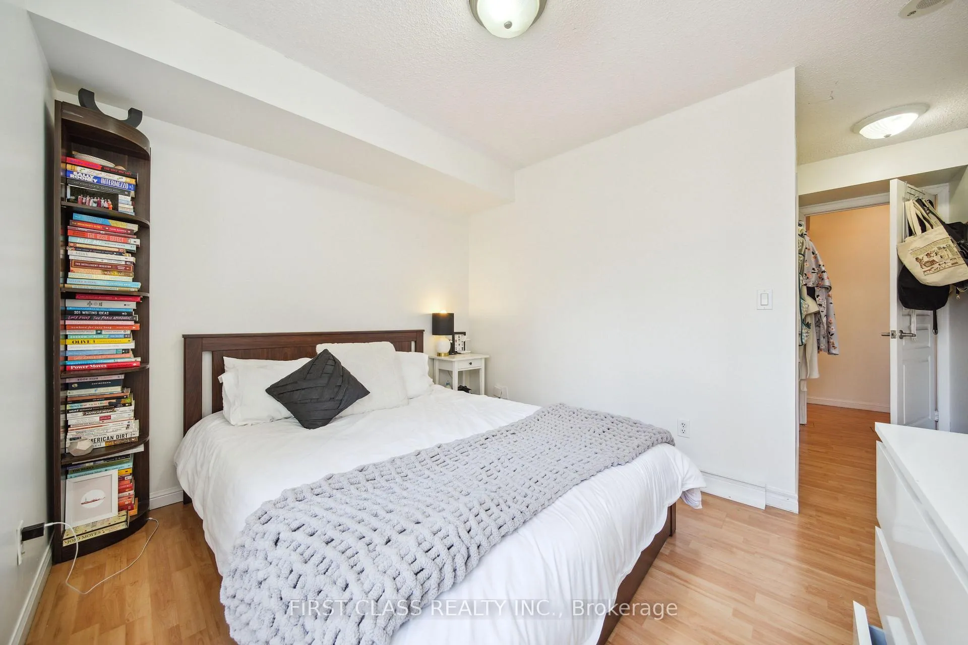 Photo 7 of Unit 619, 140 Simcoe Street, Toronto, Waterfront Communities — HOMEH